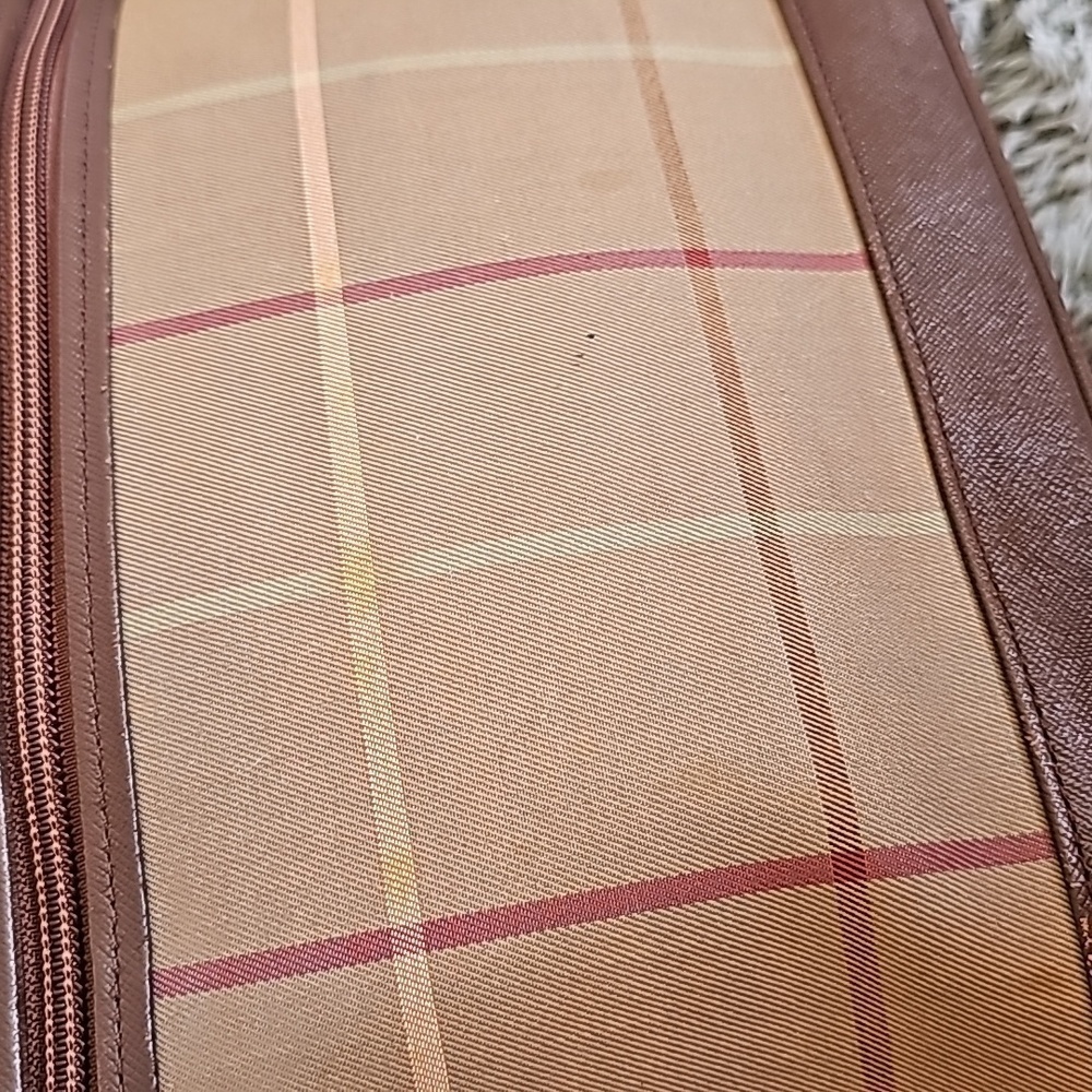 Burberrys Check Shoulder Bag - Picture 8 of 17
